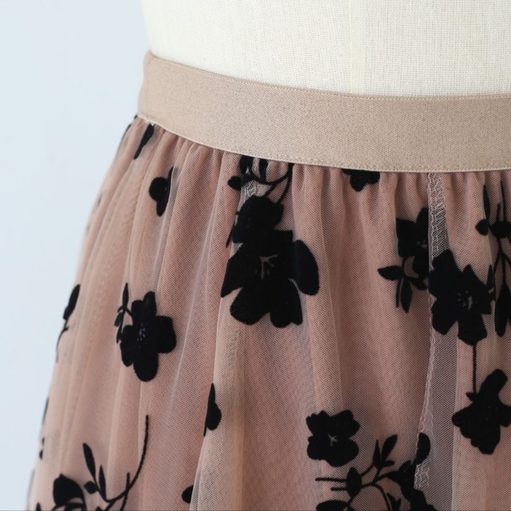 CHICWISH 3D LEAF DOUBLE-LAYERED MESH TULLE MIDISKIRT IN CARAMEL - Picture 4 of 10